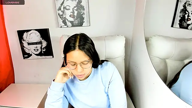 SamanthaRoldaan online show from 04.18.26