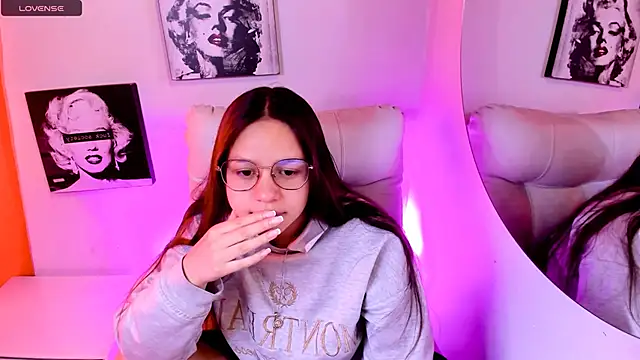 SamanthaRoldaan online show from 04.22.26