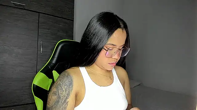 leila 22 online show from 02.24.25