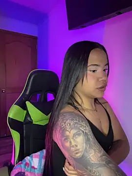 leila 22 online show from 09.27.25