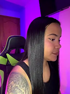 leila 22 online show from 09.29.25