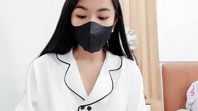 Snapshot of Lita-Julia chatting on 01.17.25 Lita-Julia online show from 01.17.25