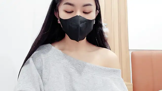 Snapshot of Lita-Julia chatting on 01.23.25 Lita-Julia online show from 01.23.25