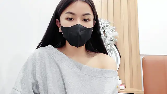 Snapshot of Lita-Julia chatting on 01.23.25 Lita-Julia online show from 01.23.25