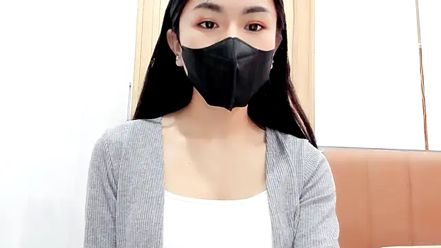 Snapshot of Lita-Julia chatting on 02.04.25 Lita-Julia online show from 02.04.25