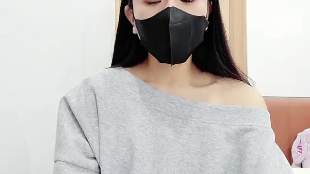 Snapshot of Lita-Julia chatting on 03.15.25 Lita-Julia online show from 03.15.25