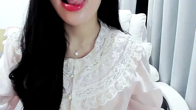 Snapshot of Lita-Julia chatting on 11.01.25 Lita-Julia online show from 11.01.25