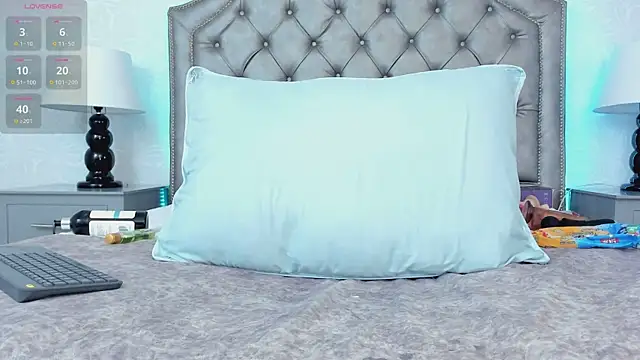 AdelaBrown online show from 12.11.24