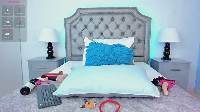 AdelaBrown online show from 12.12.24