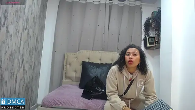 Snapshot of CarolRodriguez_ chatting on 02.28.25 CarolRodriguez online show from 02.28.25