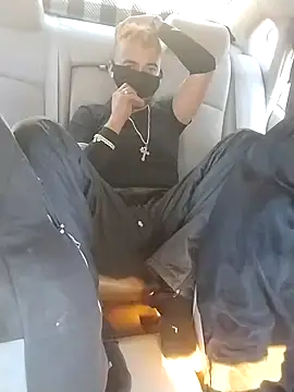 Snapshot of prettyboi6992 chatting on 03.20.25 prettyboi6992 online show from 03.20.25