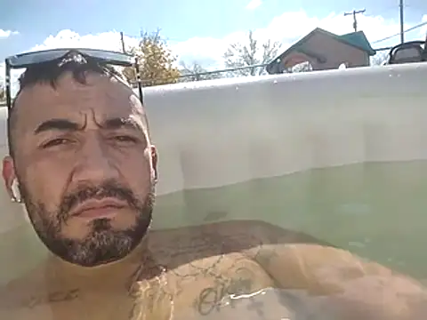 Snapshot of prettyboi6992 chatting on 11.25.25 prettyboi6992 online show from 11.25.25