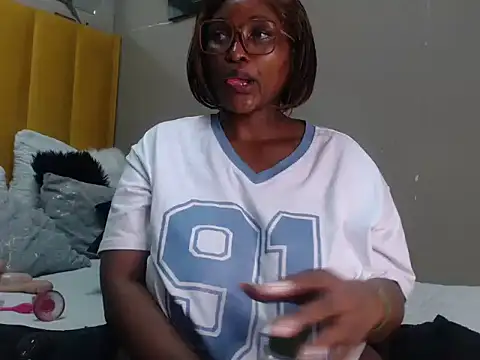 Bustygoddess32 online show from 03.11.25