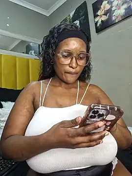 Bustygoddess32 online show from 03.20.25