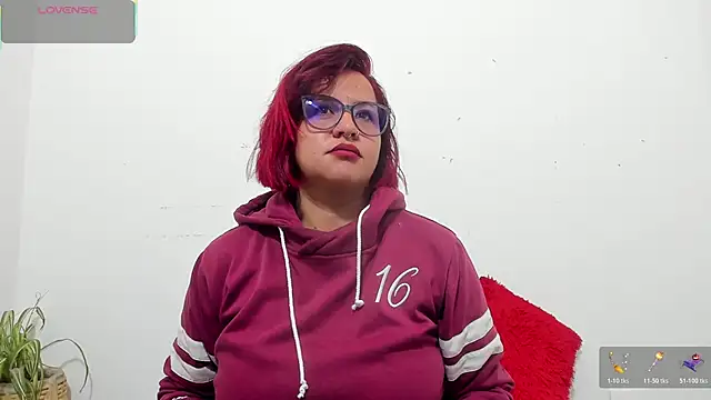 Snapshot of hazel_34 chatting on 03.12.26 hazel 34 online show from 03.12.26