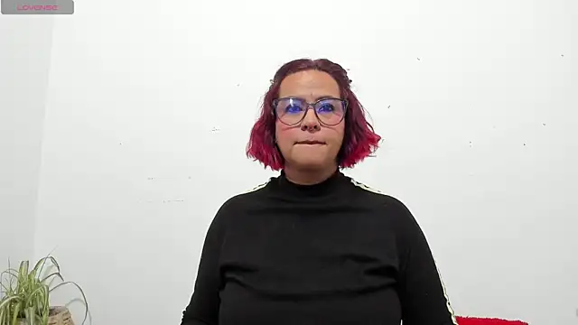 Snapshot of hazel_34 chatting on 04.01.26 hazel 34 online show from 04.01.26