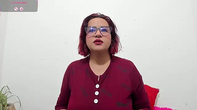 Snapshot of hazel_34 chatting on 04.05.26 hazel 34 online show from 04.05.26