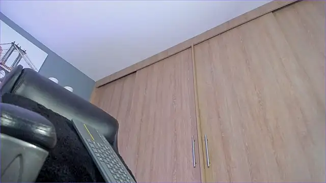 Snapshot of Bambi_gurl chatting on 02.11.26 Bambi gurl online show from 02.11.26