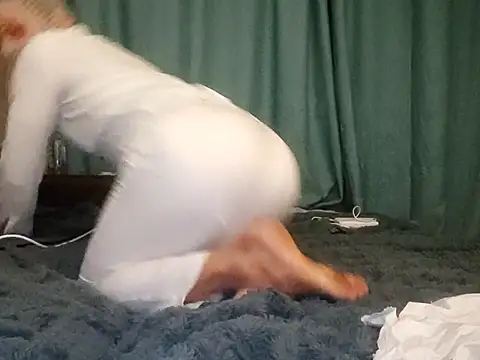 Snapshot of BigAssKi chatting on 09.28.25 BigAssKi online show from 09.28.25