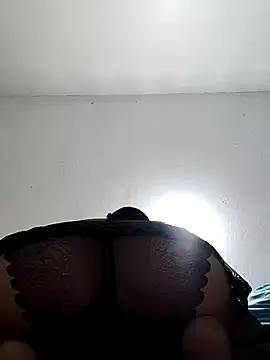 Snapshot of BigAssKi chatting on 10.05.25 BigAssKi online show from 10.05.25