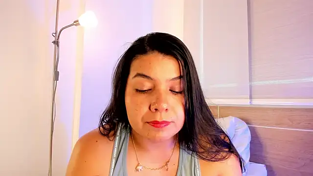 Snapshot of miaa_daniels chatting on 05.11.26 miaa daniels online show from 05.11.26
