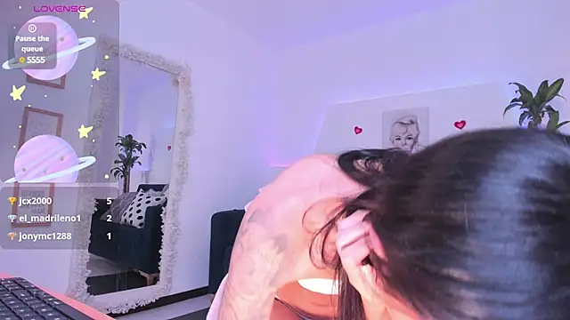 Snapshot of Kim_ev chatting on 01.17.25 Kim ev online show from 01.17.25