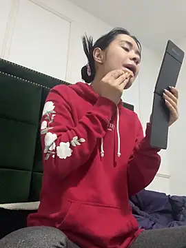 Snapshot of Kim_ev chatting on 10.17.25 Kim ev online show from 10.17.25