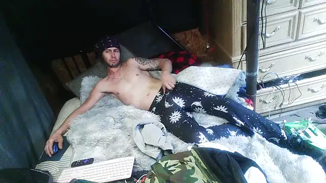 Snapshot of cdressupdiva chatting on 12.11.24 cdressupdiva online show from 12.11.24