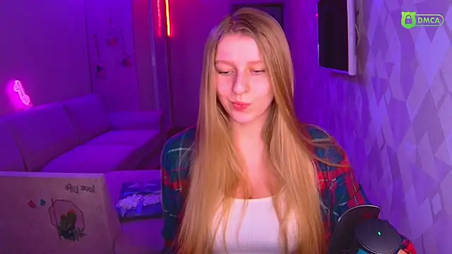 Snapshot of AmaliaQueen chatting on 12.09.24 AmaliaQueen online show from 12.09.24