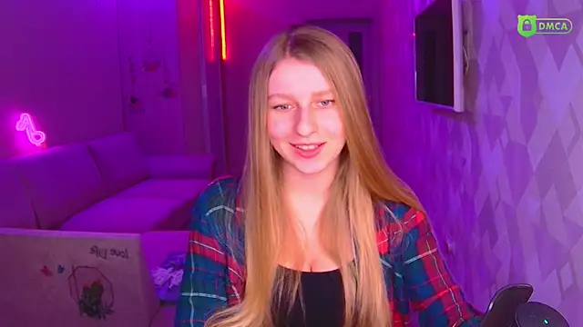 Snapshot of AmaliaQueen chatting on 12.14.24 AmaliaQueen online show from 12.14.24