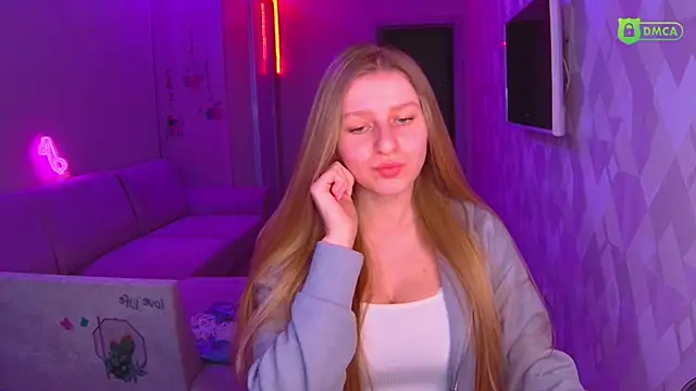 Snapshot of AmaliaQueen chatting on 12.15.24 AmaliaQueen online show from 12.15.24