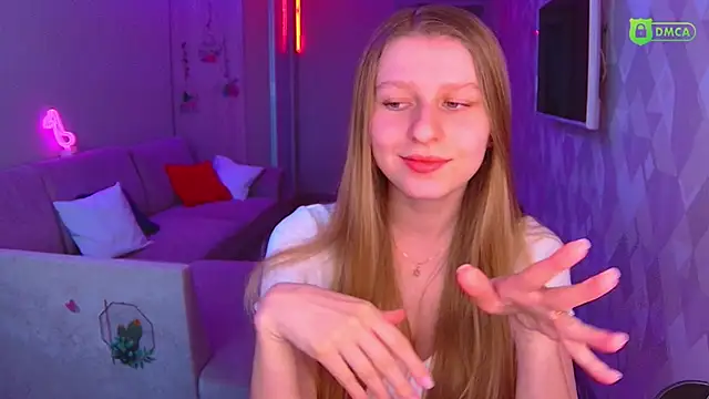 Snapshot of AmaliaQueen chatting on 02.16.25 AmaliaQueen online show from 02.16.25