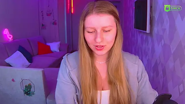 Snapshot of AmaliaQueen chatting on 03.19.25 AmaliaQueen online show from 03.19.25