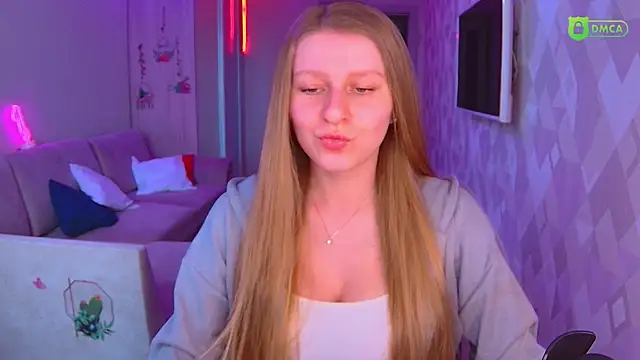 Snapshot of AmaliaQueen chatting on 03.22.25 AmaliaQueen online show from 03.22.25