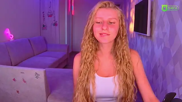 Snapshot of AmaliaQueen chatting on 09.22.25 AmaliaQueen online show from 09.22.25