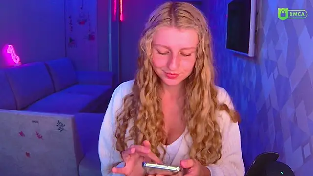 Snapshot of AmaliaQueen chatting on 09.27.25 AmaliaQueen online show from 09.27.25