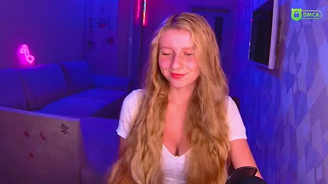 Snapshot of AmaliaQueen chatting on 10.10.25 AmaliaQueen online show from 10.10.25