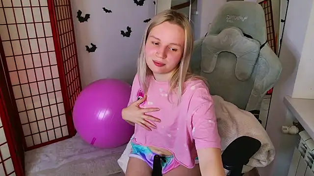 Beatrica Klein online show from 11.02.25