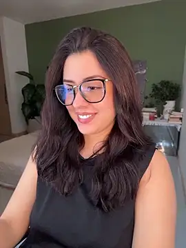 Snapshot of EmaSaenz chatting on 06.17.26 EmaSaenz online show from 06.17.26
