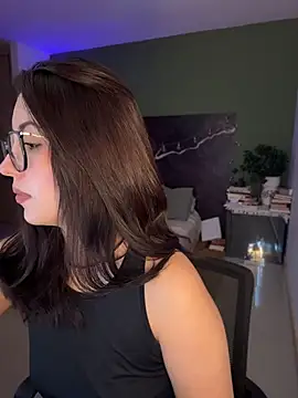 Snapshot of EmaSaenz chatting on 06.20.26 EmaSaenz online show from 06.20.26