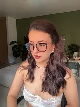 Snapshot of EmaSaenz chatting on 07.16.26 EmaSaenz online show from 07.16.26