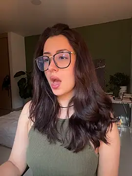Snapshot of EmaSaenz chatting on 07.17.26 EmaSaenz online show from 07.17.26