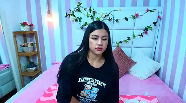 Kendall Sophy online show from 03.18.25