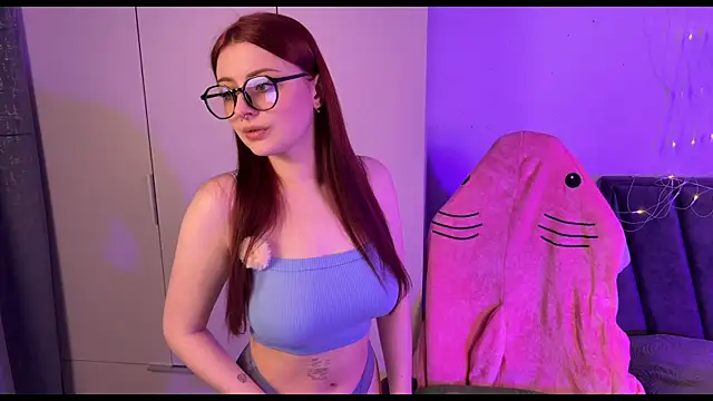 Snapshot of RozieRose chatting on 10.01.25 RozieRose online show from 10.01.25