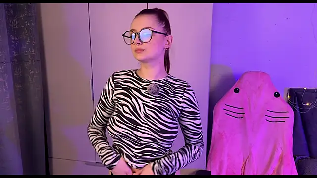 Snapshot of RozieRose chatting on 10.14.25 RozieRose online show from 10.14.25