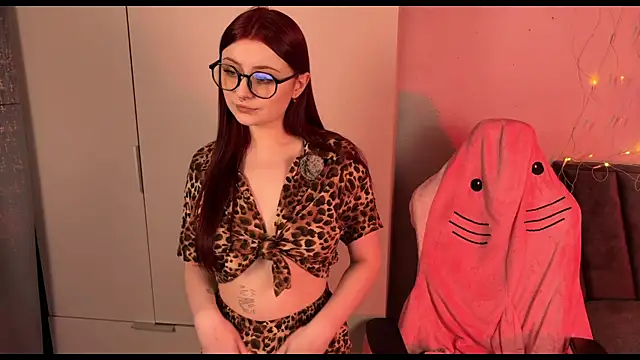 Snapshot of RozieRose chatting on 10.26.25 RozieRose online show from 10.26.25