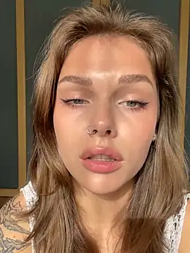 Snapshot of HumbleJess chatting on 10.03.25 HumbleJess online show from 10.03.25