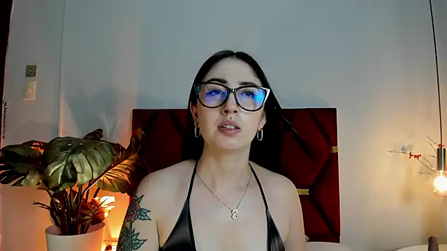 Emilywatsonn online show from 04.09.26