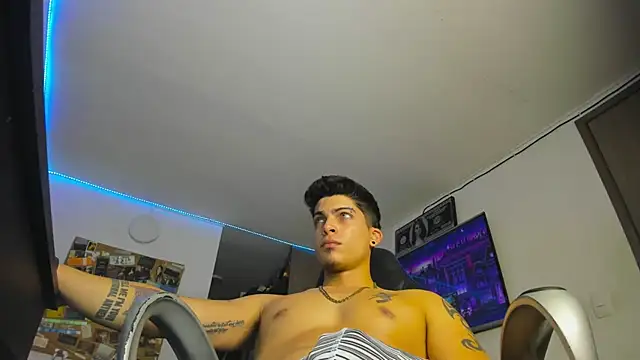 Snapshot of charlie_hotxxx chatting on 01.09.25 charlie hotxxx online show from 01.09.25