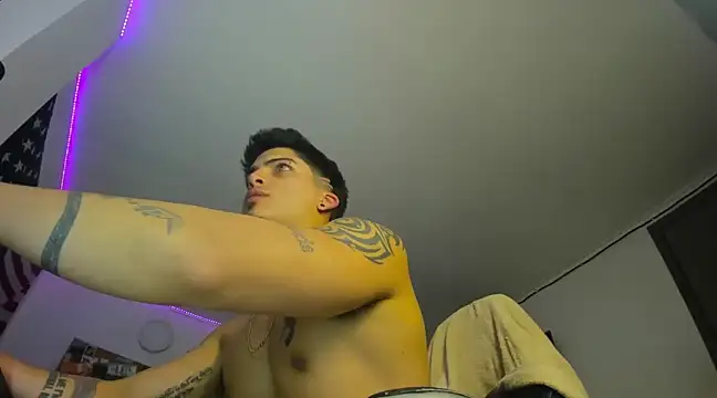 Snapshot of charlie_hotxxx chatting on 02.27.25 charlie hotxxx online show from 02.27.25